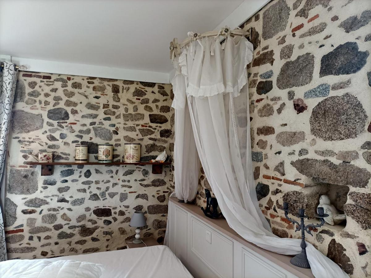 Le Manoir "Aux Douves" Bed and Breakfast Bazoges-en-Paillers Εξωτερικό φωτογραφία