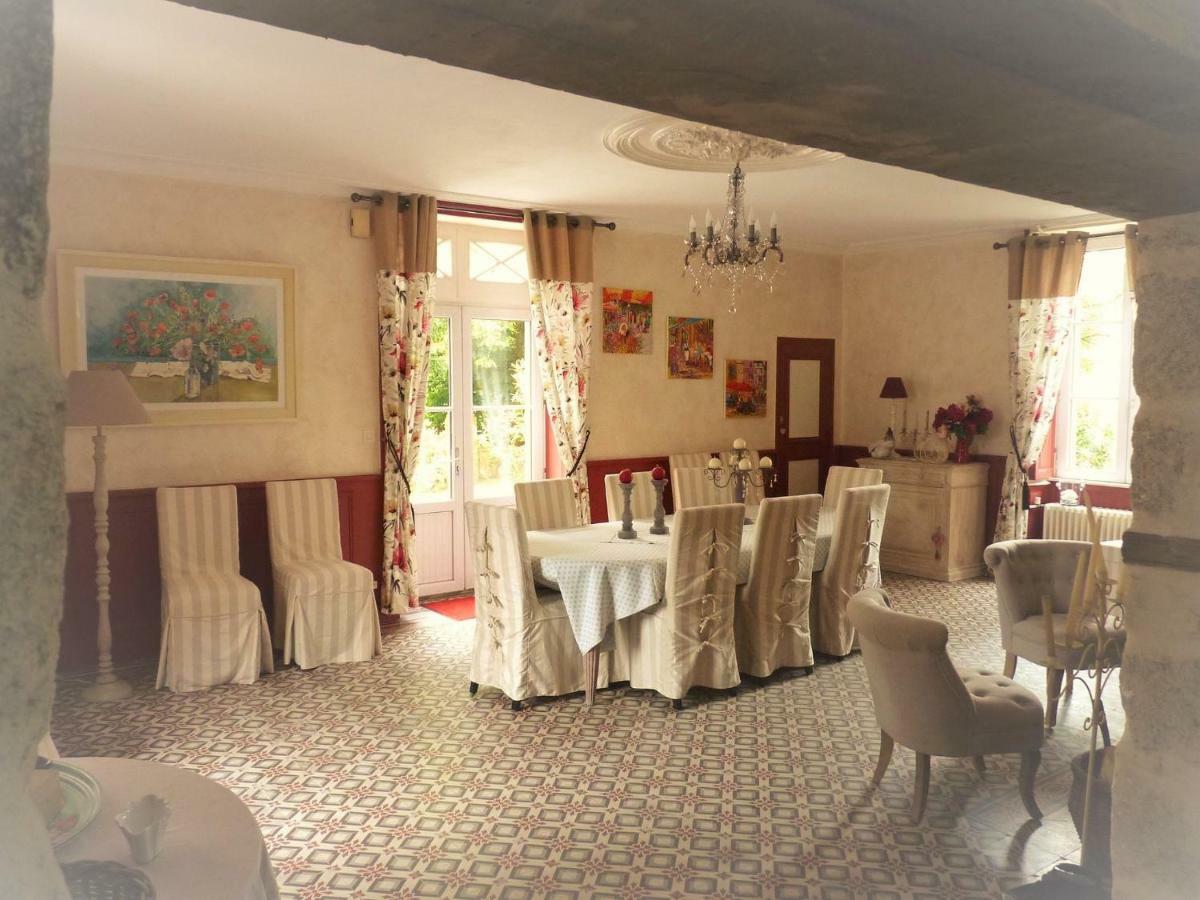 Le Manoir "Aux Douves" Bed and Breakfast Bazoges-en-Paillers Εξωτερικό φωτογραφία